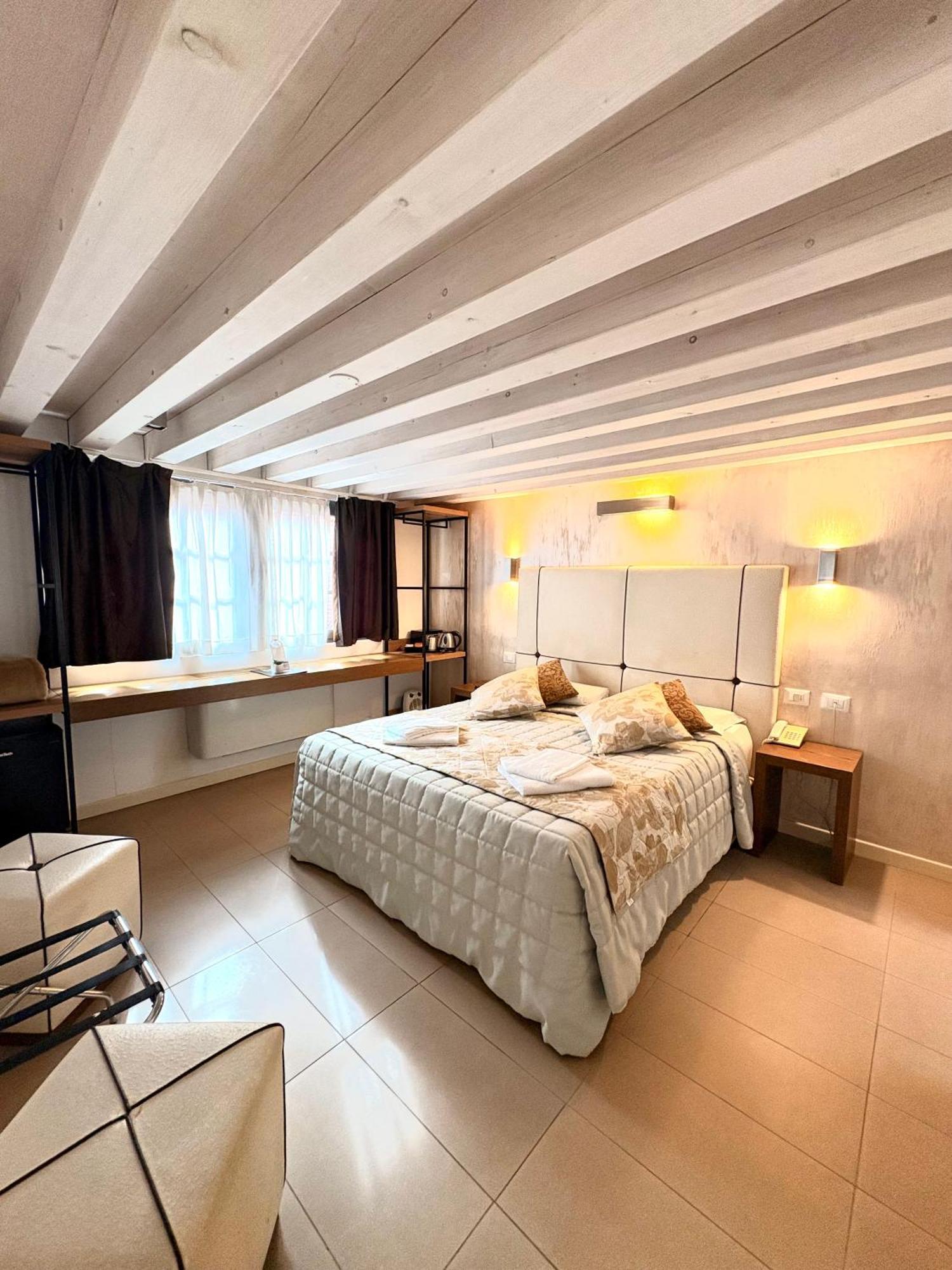 Al Canal Regio - Guest House Венеція Екстер'єр фото