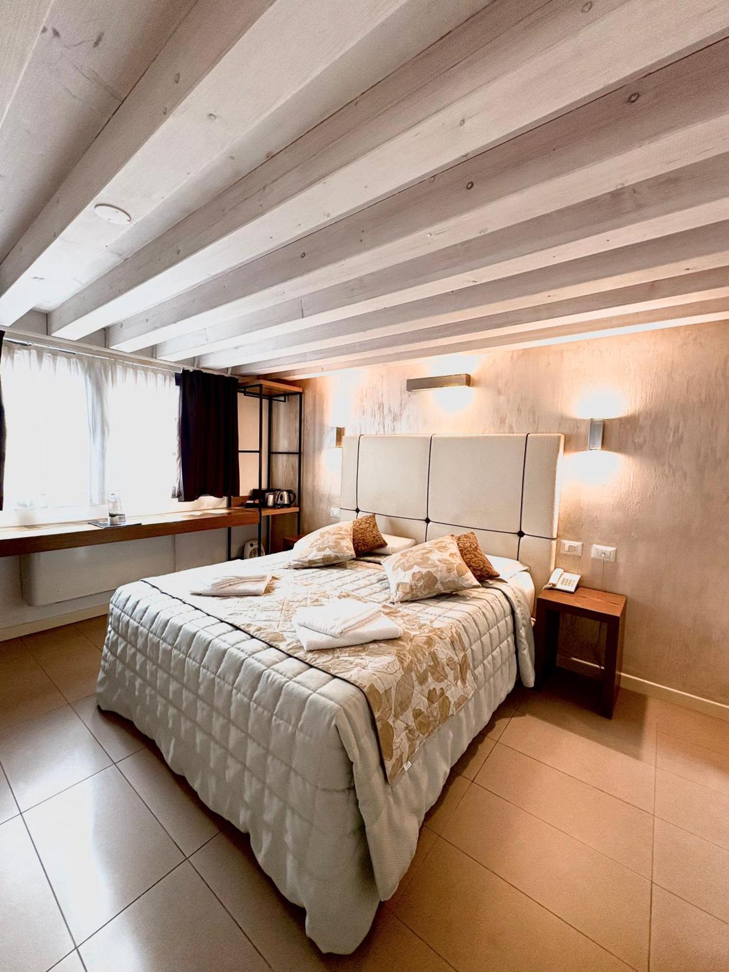 Al Canal Regio - Guest House Венеція Екстер'єр фото